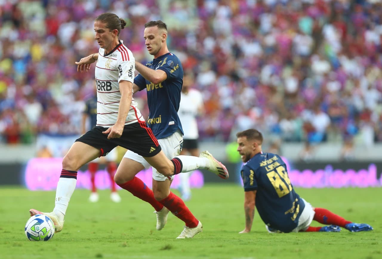 Filipe Luís foi o destaque do Flamengo na vitória contra o Fortaleza; Tite explicou falta de sequência ao lateral