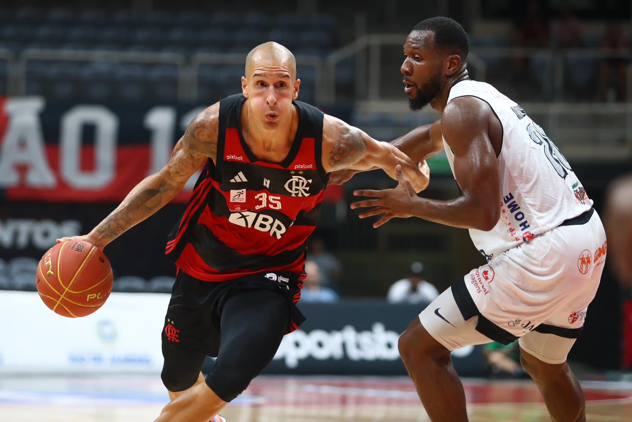 Filipovity em jogo do Flamengo no Maracanãzinho; Rubro-Negro pode assumir a liderança do NBB nesta terça