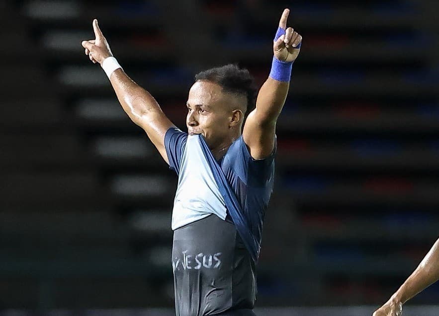 Gabriel Silva, ex-Flamengo, exibe mensagem 100% Jesus após marcar gol no Camboja