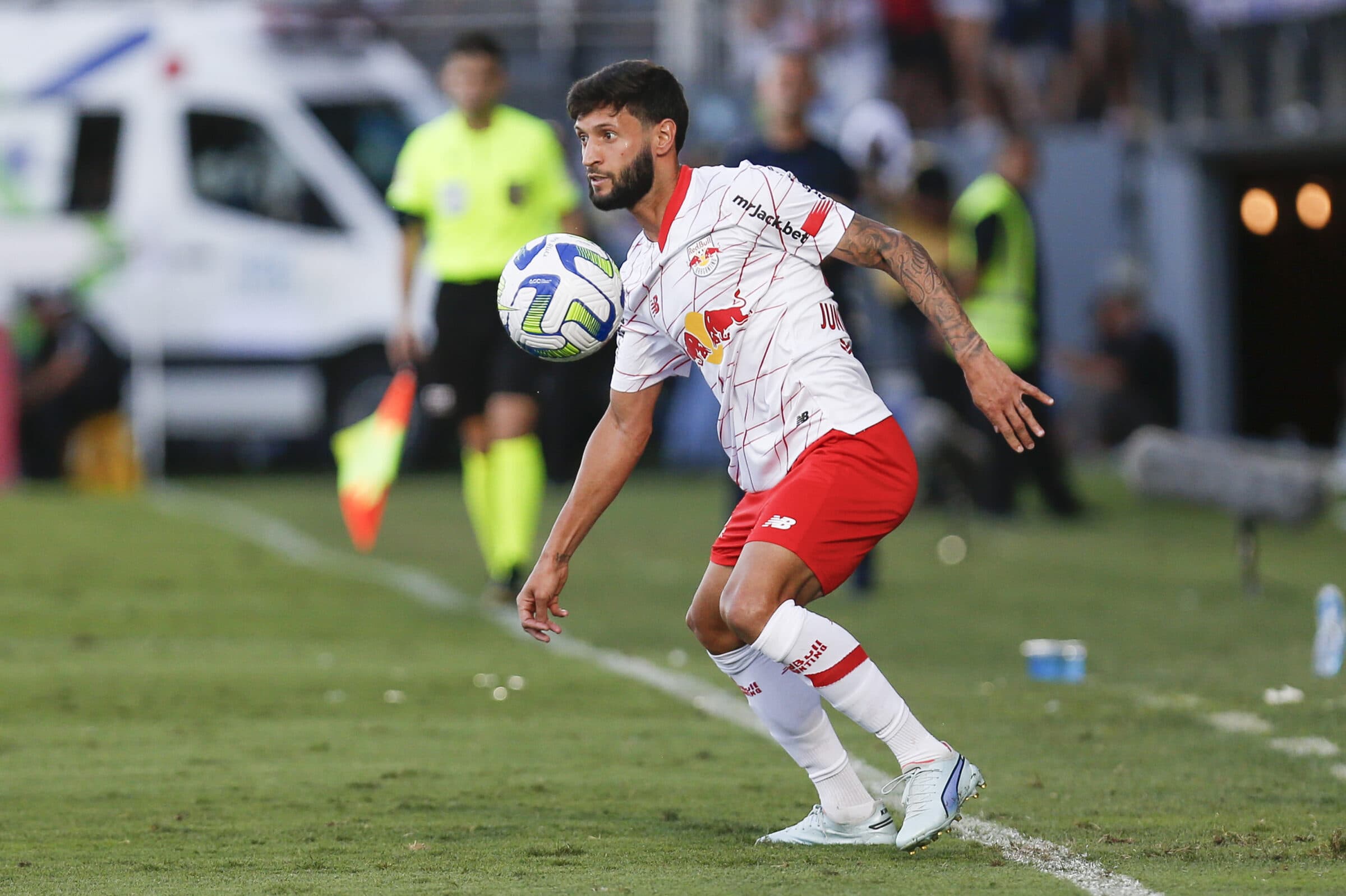 juninho capixaba em jogo do Bragantino; analista destrincha como jogar pode encaixar no Flamengo de Tite