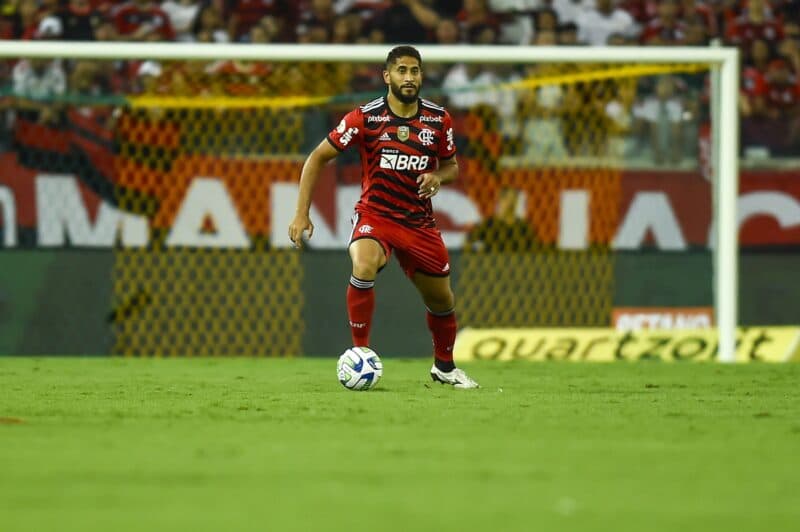 Grêmio se interessa por Pablo, zagueiro do Flamengo. Diretoria rubro-negra sonha com Villasanti.