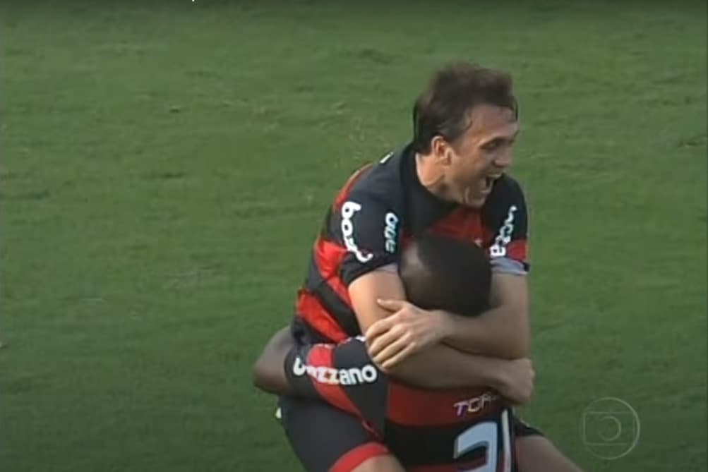 Petkovic comemora gol do Flamengo contra o Palmeiras, no Brasileirão 2009