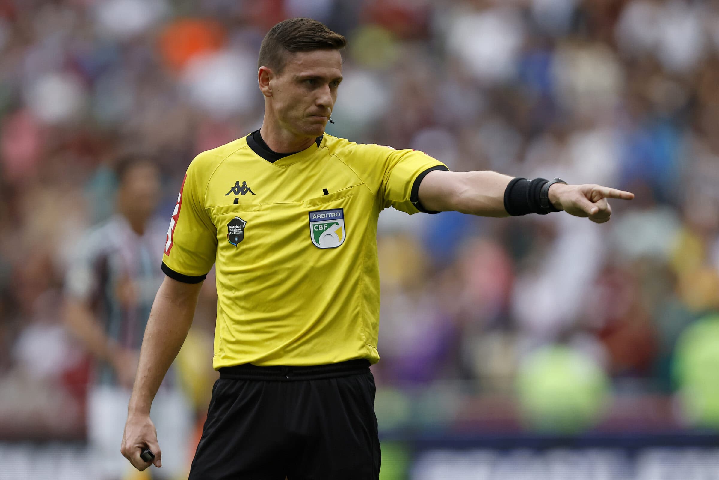 Arbitragem de Flamengo x Atlético-MG será comandada por Ramon Abatti Abel. Times se enfrentam em jogo decisivo do Brasileirão