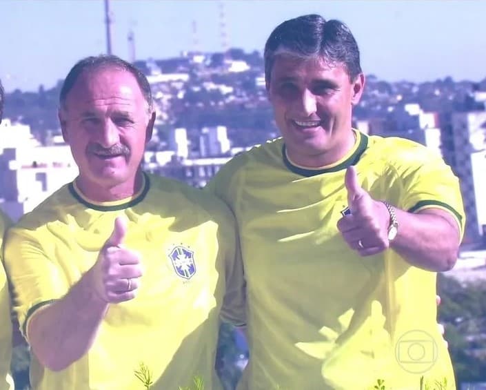 Tite e Felipão posam para foto; comentaristas elegeram o melhor treinador