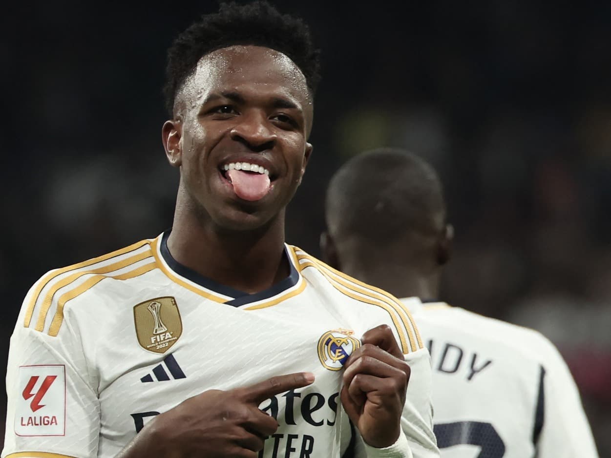 Vinícius Júnior com a camisa do Real Madrid; ex-Flamengo foi indicado à Seleção Mundial de 2023