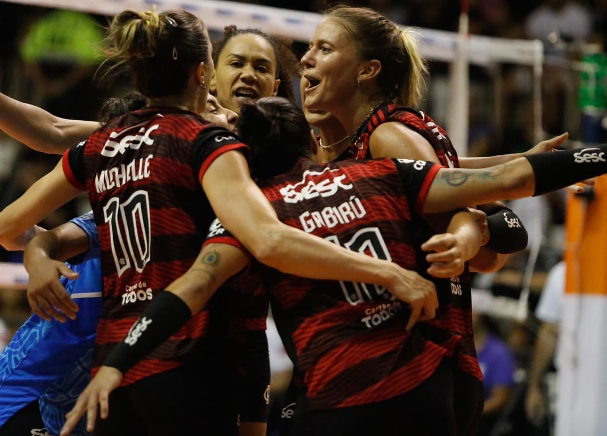 Gabiru comemora com elenco do Flamengo