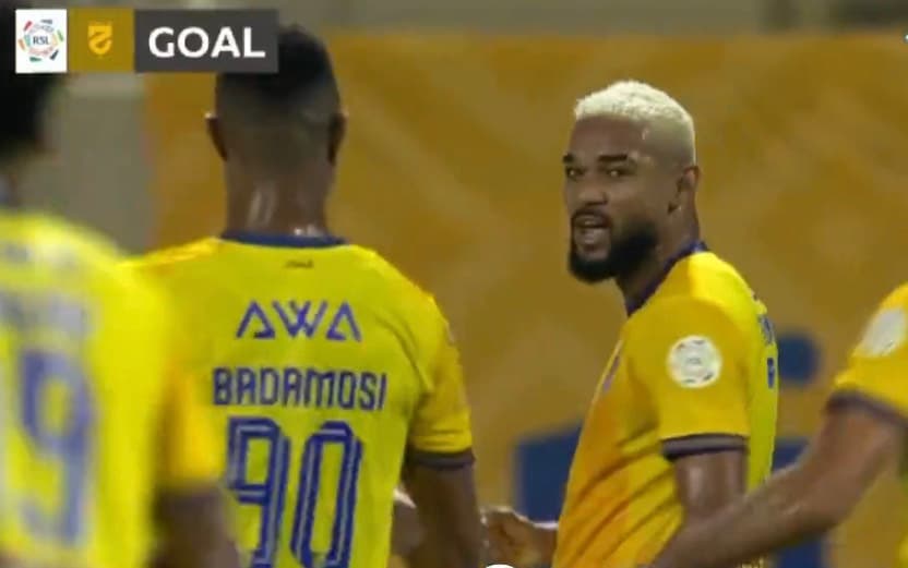 Bruno Viana comemora gol pelo Al-Hazem no Campeonato Saudita