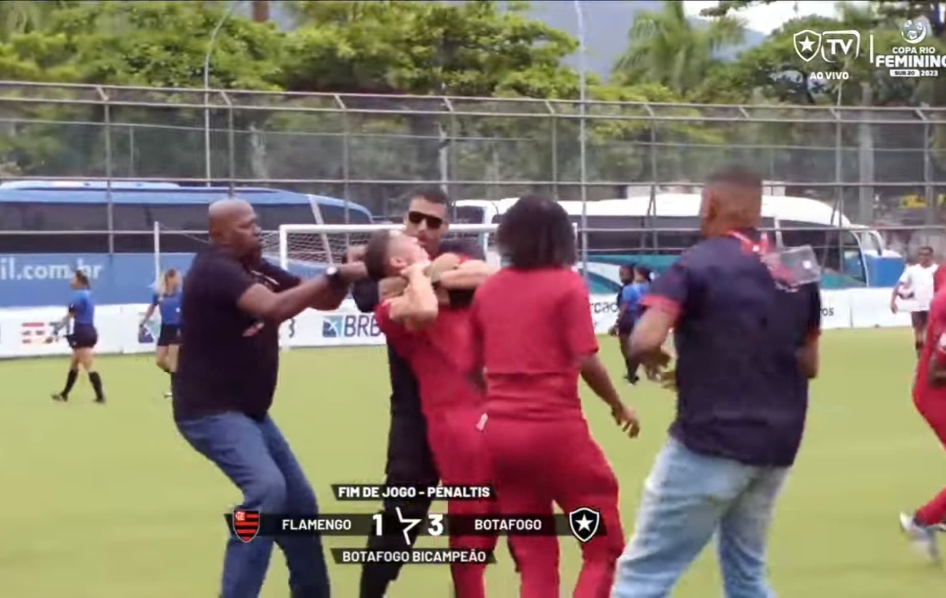 Confusão entre Flamengo e Botafogo na final da Copa Rio Feminina Sub-20