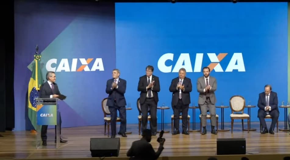 Cerimônia de posse do novo presidente da Caixa Econômica Federal, Carlos Vieira. De olho em estádio, diretor de Relações Governamentais do Flamengo viajo para posse na Caixa em Brasília