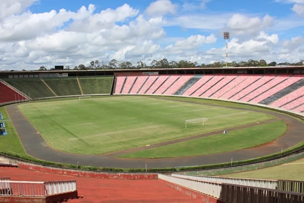 Flamengo tem mais derrotas do que vitórias jogando em Uberlândia, cidade que recebe jogo contra o América-MG no Campeonato Brasileiro