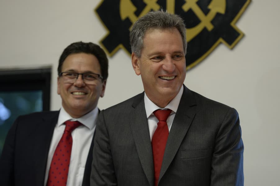 Landim com Dunshee na posse em 2018. Pela primeira vez desde 2018, o Flamengo completa um aniversário sem ter nenhum título do futebol profissional na temporada