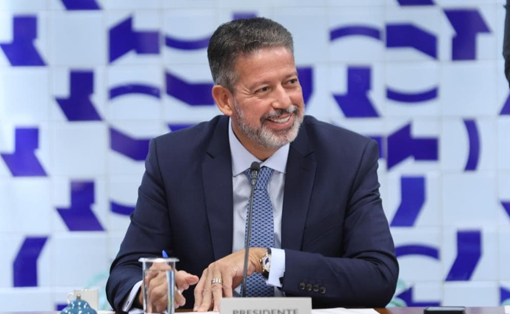 Flamengo concede título de sócio honorário ao presidente da Câmara, Arthur Lira; em 2020, mesma homenagem foi concedida a Mauro Cid