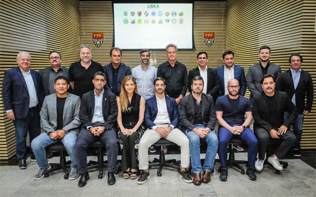 Presidentes de clubes da Libra reunidos em foto; Corinthians quer receber o mesmo que o Flamengo e ameaça acordo