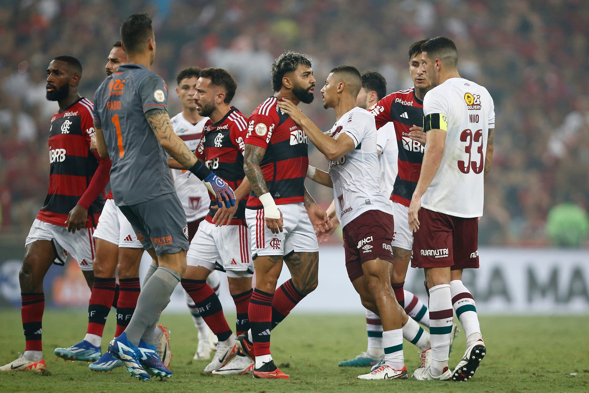 Após expulsão na partida entre Flamengo e Fluminense, Casagrande faz alerta à Gabigol sobre momento do atacante em 2023