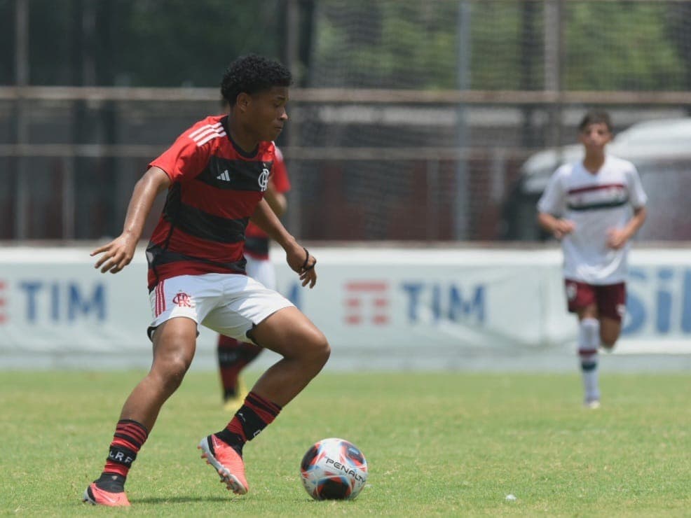 Neste sábado (25) tem Fluminense x Flamengo em partida de volta da final do Campeonato Carioca Sub-15, jogo com transmissão ao vivo