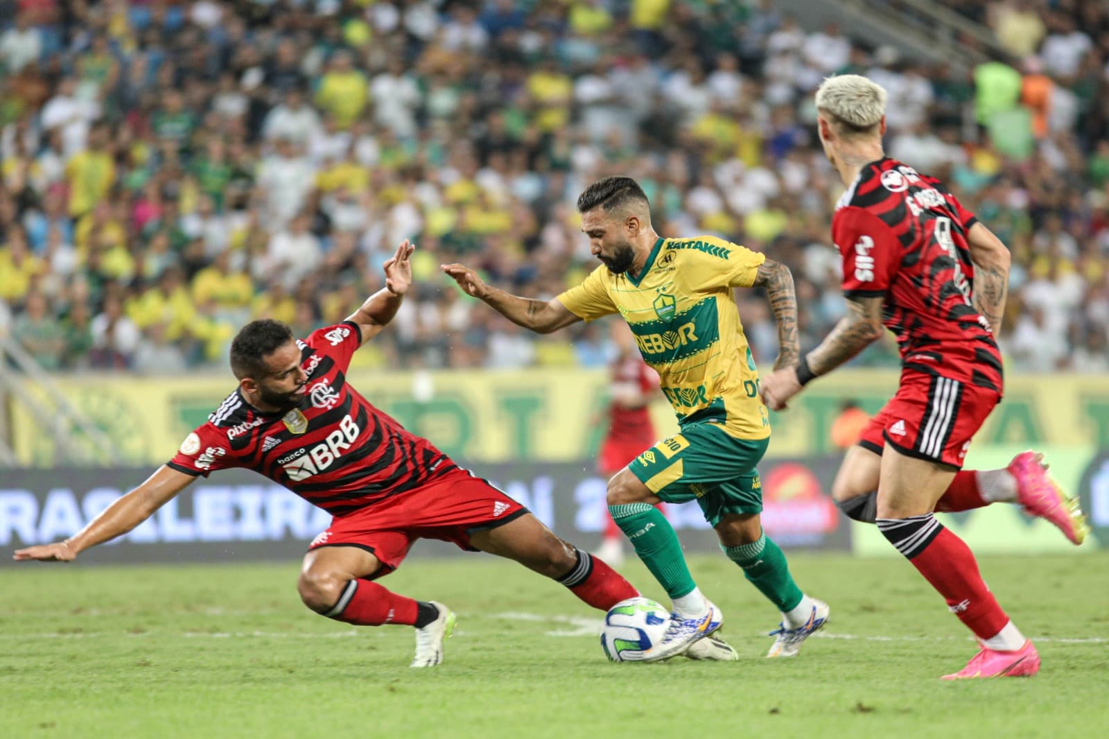 Flamengo e Cuiabá se enfrentam neste domingo (3), pela 36ª rodada do Campeonato Brasileiro; veja onde assistir e a provável escalação