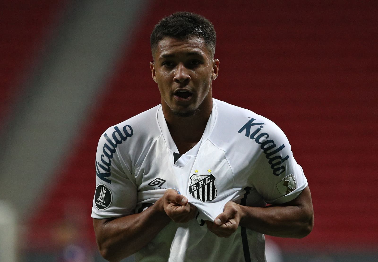 Marcos Leonardo comemora após marcar contra o San Lorenzo, da Argentina, durante partida das eliminatórias da Copa Libertadores