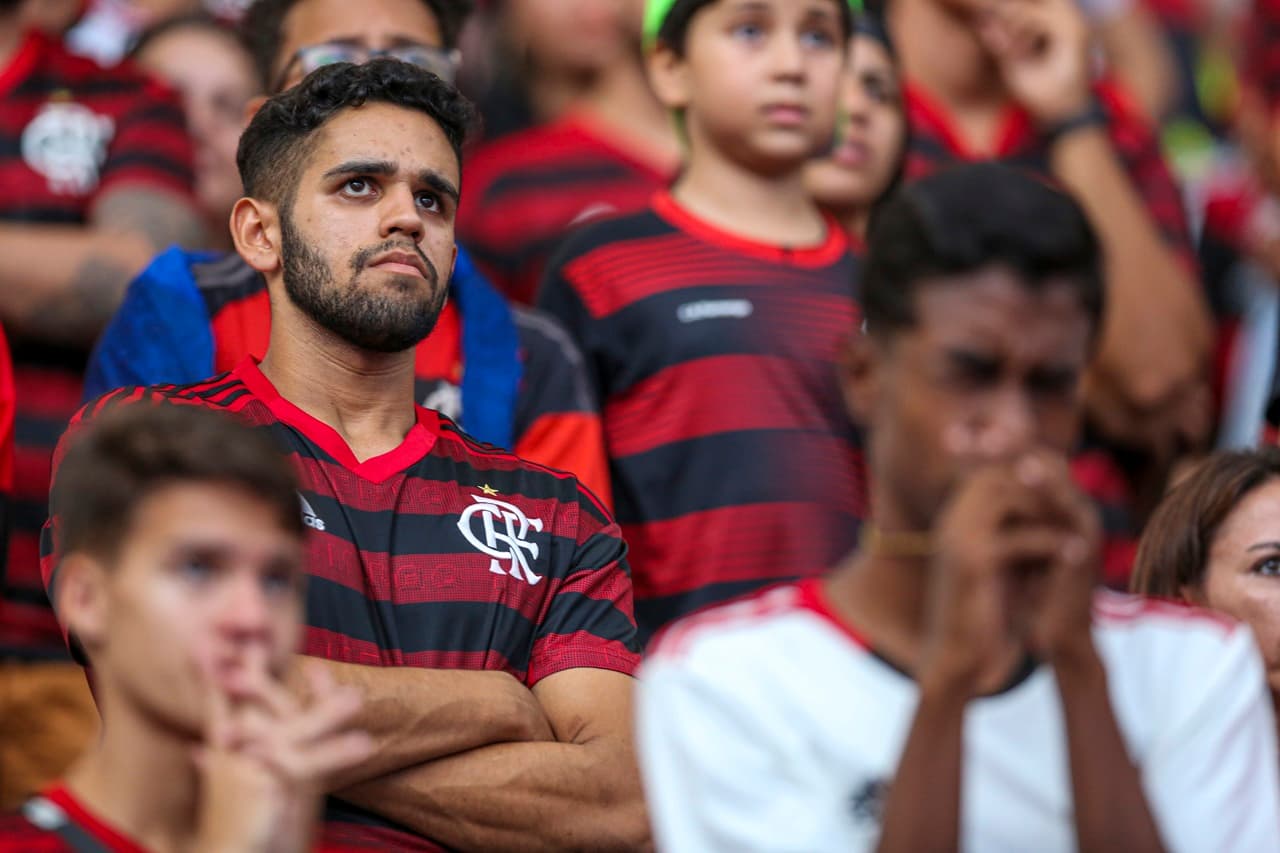 Torcedor rubro-negro apreensivo sobre como os rumos do Flamengo em 2023 vão impactar 2024; vaga para Libertadores ainda é incerta