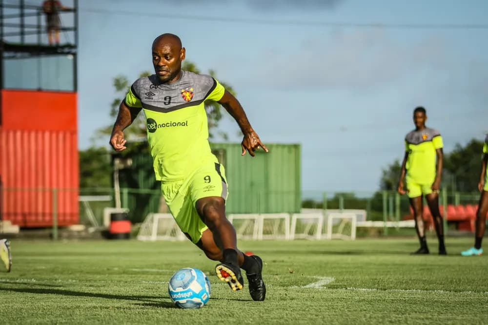 Vagner Love em ação pelo Sport Recife
