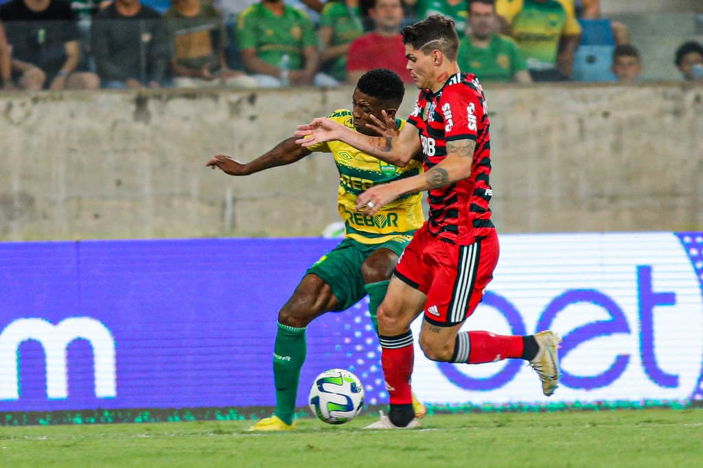 Jogo contra o Cuiabá, despedida de Filipe Luís e Rodrigo Caio e vitória do FlaBasquete são as principais notícias do dia