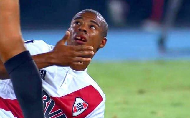 De La Cruz com dente quebrado em Flamengo x River Plate na Liberadores
