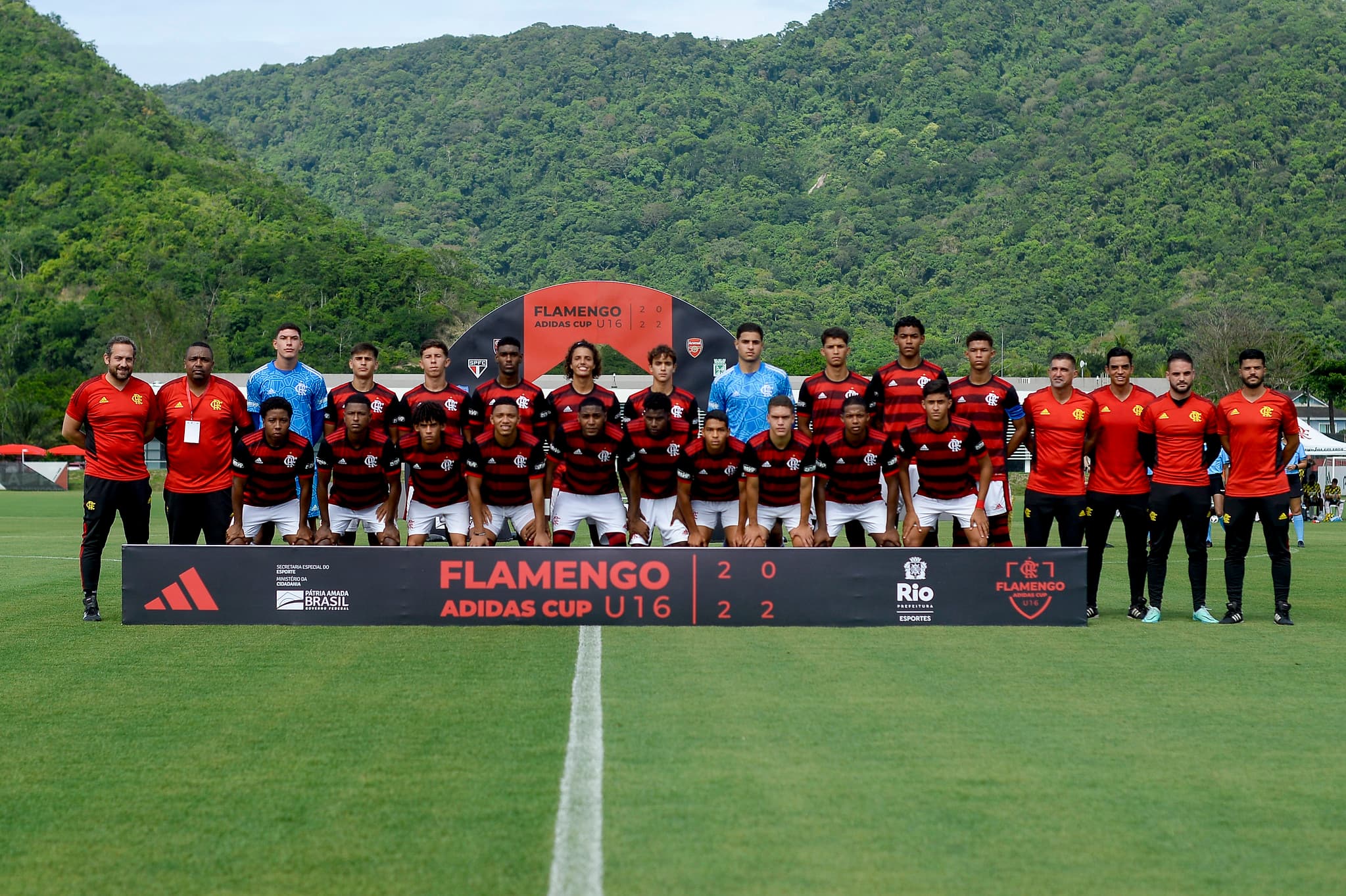 Elenco do Flamengo campeão da Flamengo Adidas Cup Sub-16 2022; 2ª edição começa nesta segunda-feira