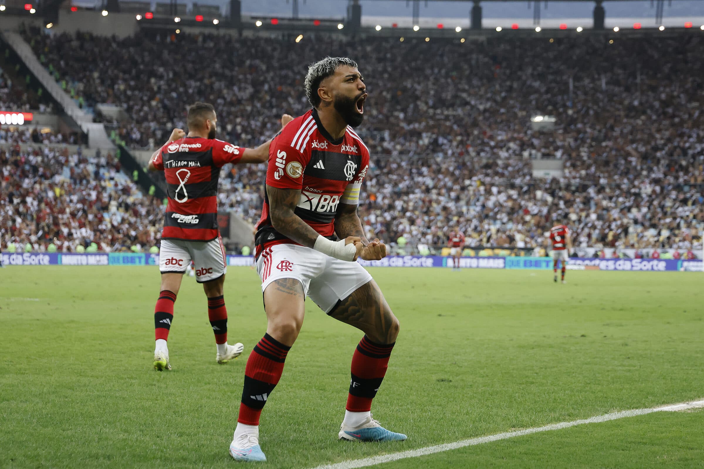 Gabigol comemora gol do Flamengo contra o Vasco; atacante passou por procedimento cirúrgico nesta terça-feira