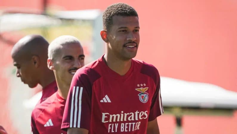 João Victor treinando pelo Benfica