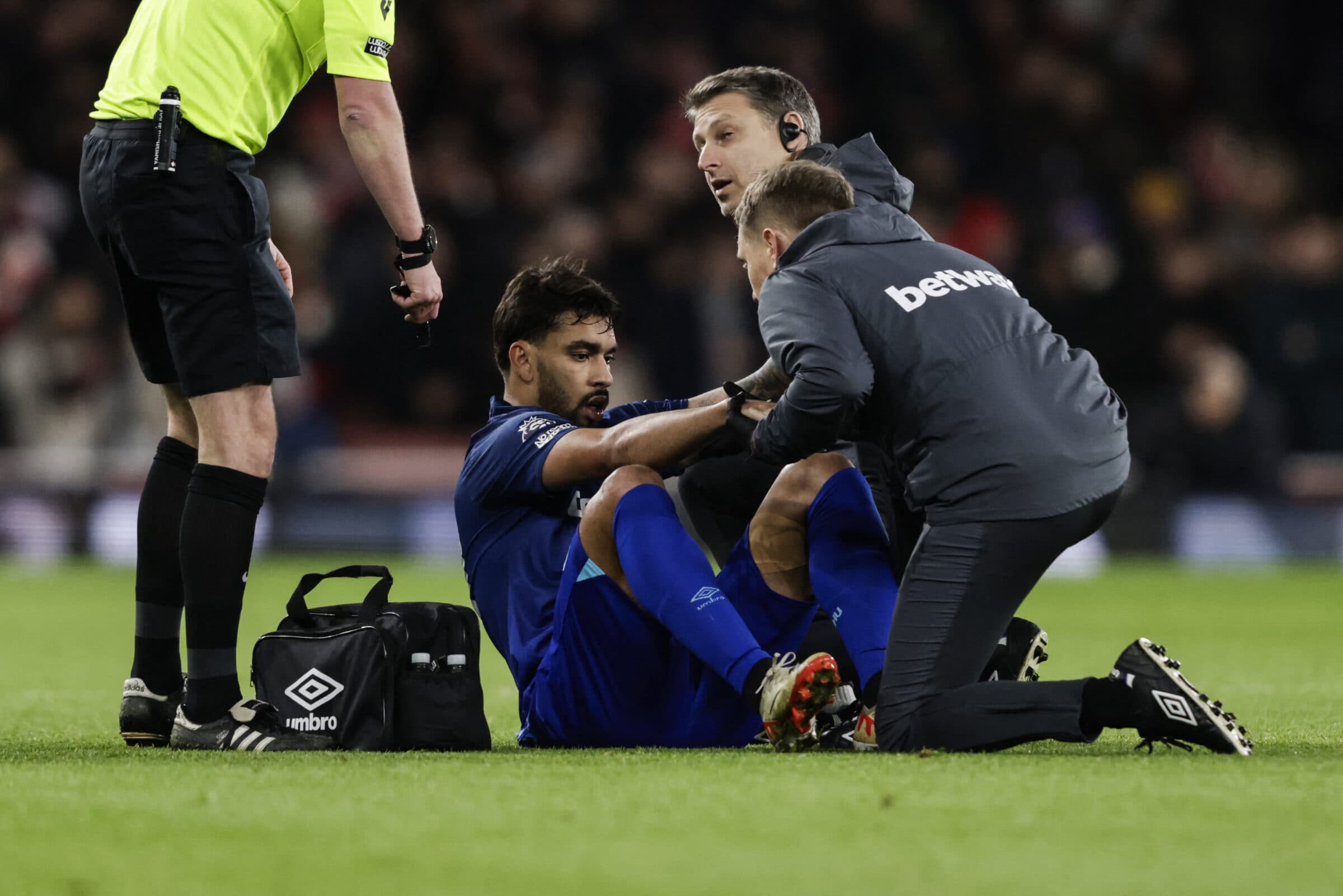 Lucas Paquetá sente lesão e é substituido em jogo do West Ham