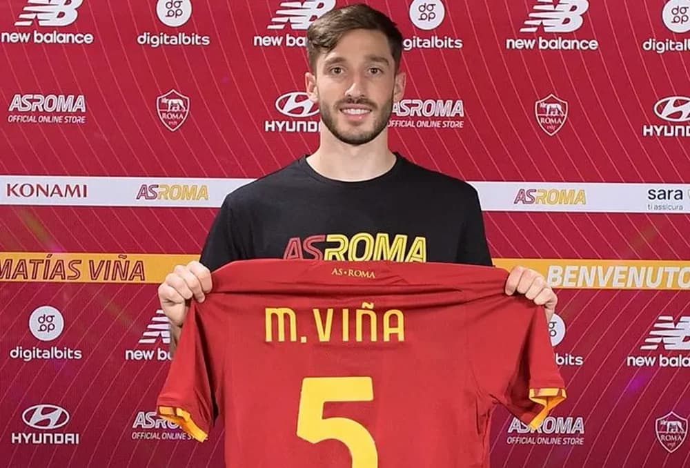 Matías Viña com camisa da Roma; Torcedores do São Paulo pedem que clube dispute reforço com Flamengo