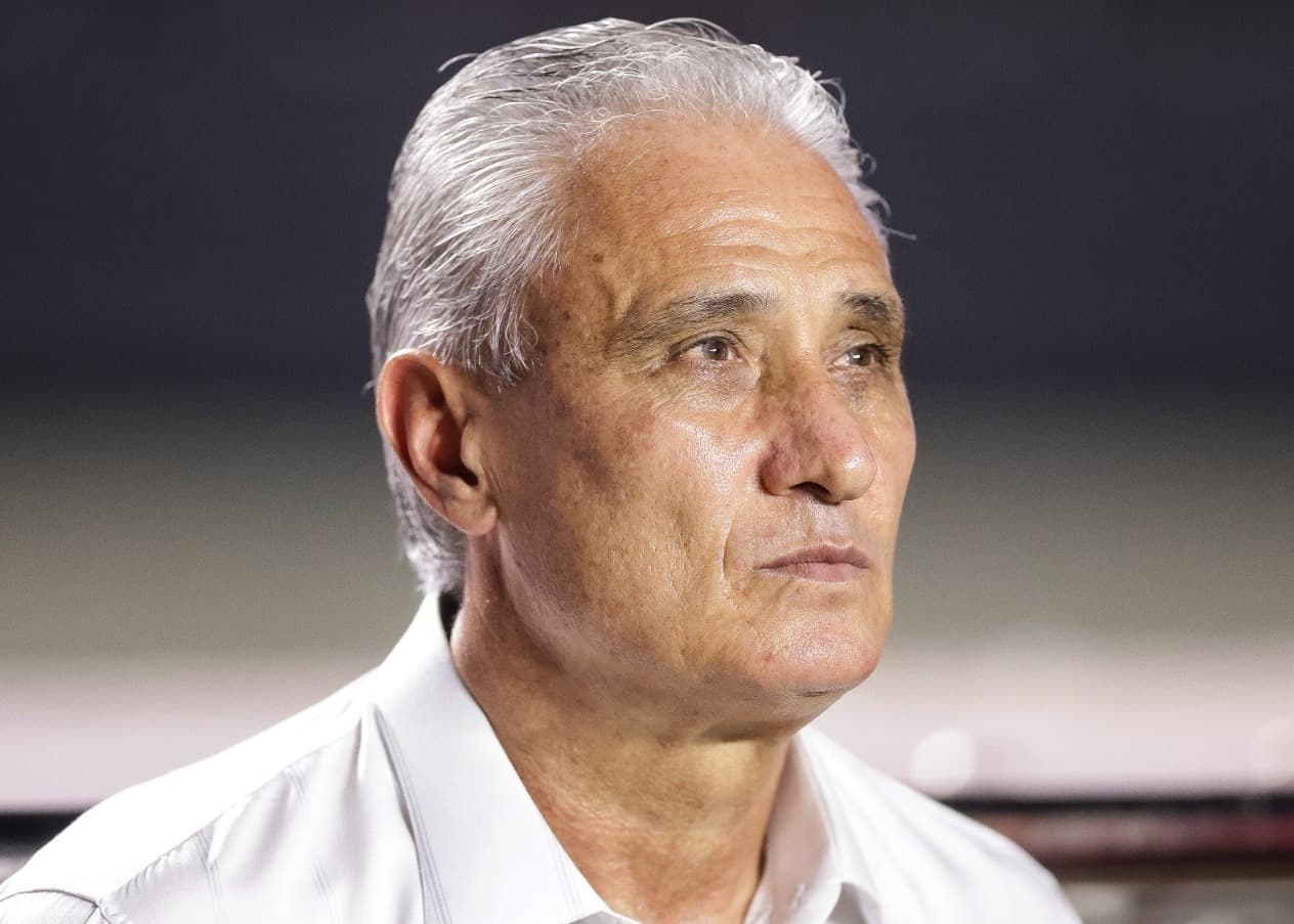 Tite na beira do campo de jogo do Flamengo; treinador conquistou maior goleada de sua carreira na Libertadores contra o Cobresal