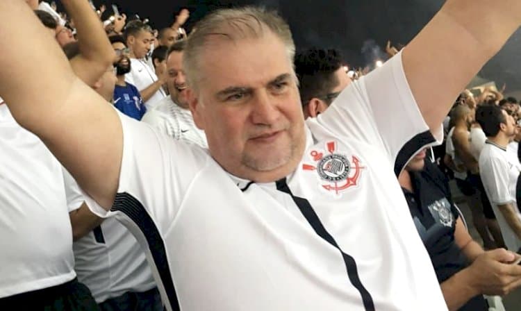 Rubens Gomes, o Rubão, comemorando gol do Corinthians nas arquibancadas; personagem é novo diretor do clube e atacou Flamengo