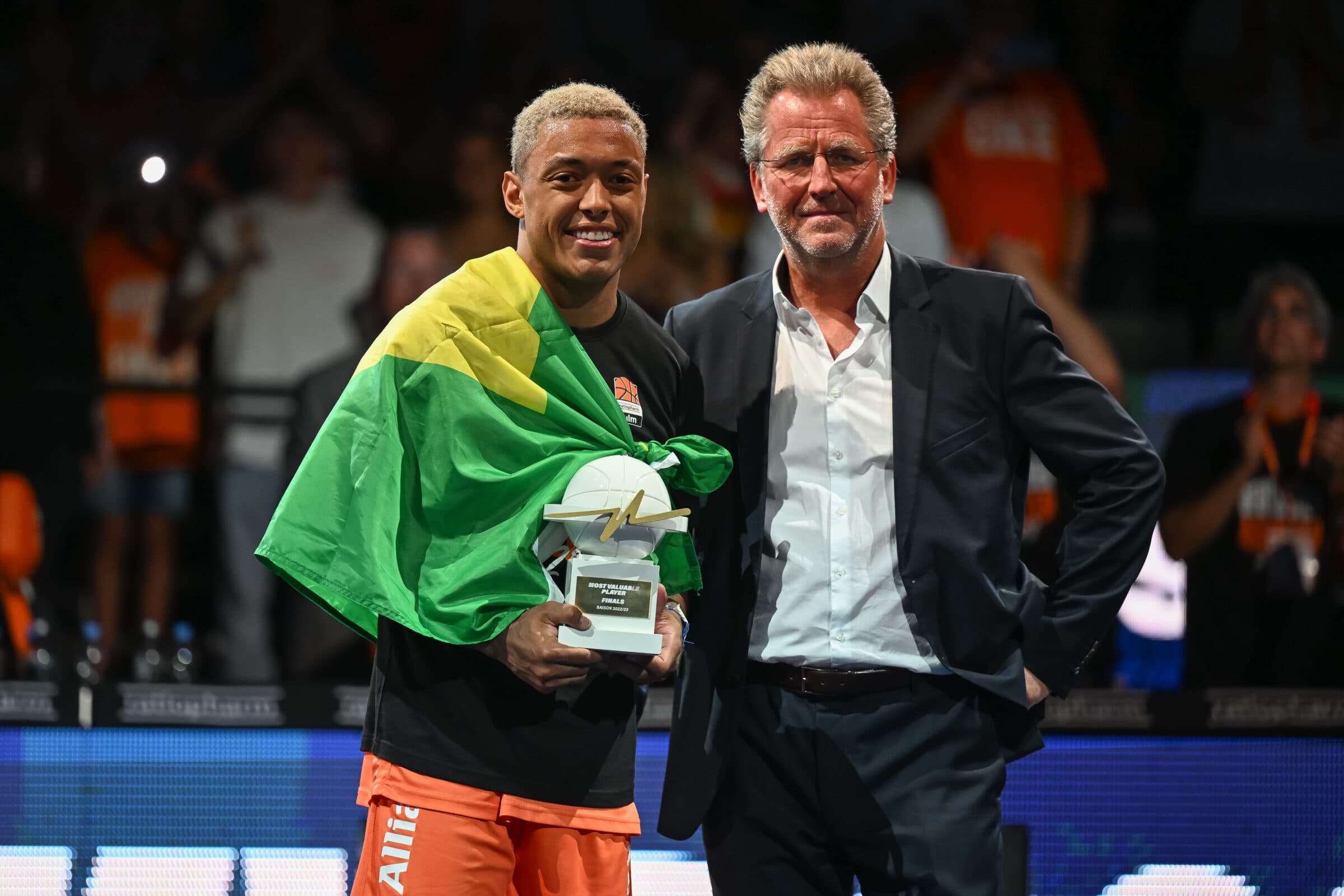 Yago Mateus campeão alemão pelo Ratipharm Ulm; ex-armador do Flamengo recebeu o prêmio de melhor atleta do ano no basquete