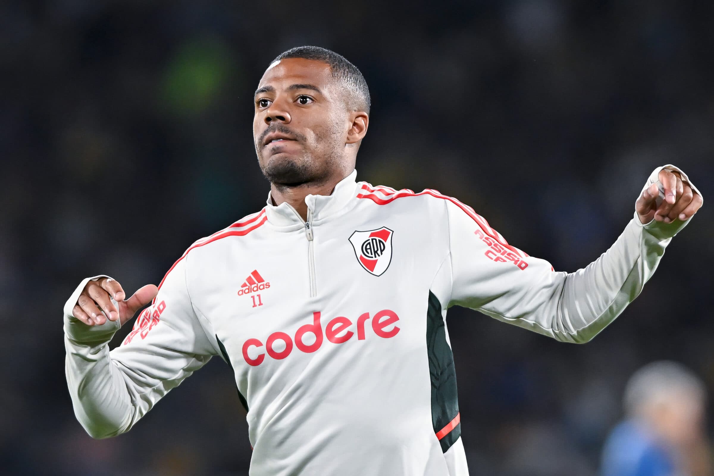 De La Cruz antes de jogo do River Plate na Copa Argentina; técnico do River admitiu saída e animou torcida do Flamengo