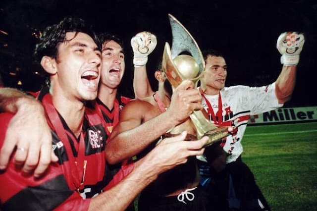 Jogadores do Flamengo comemoram título da Mercosul, contra o Palmeiras