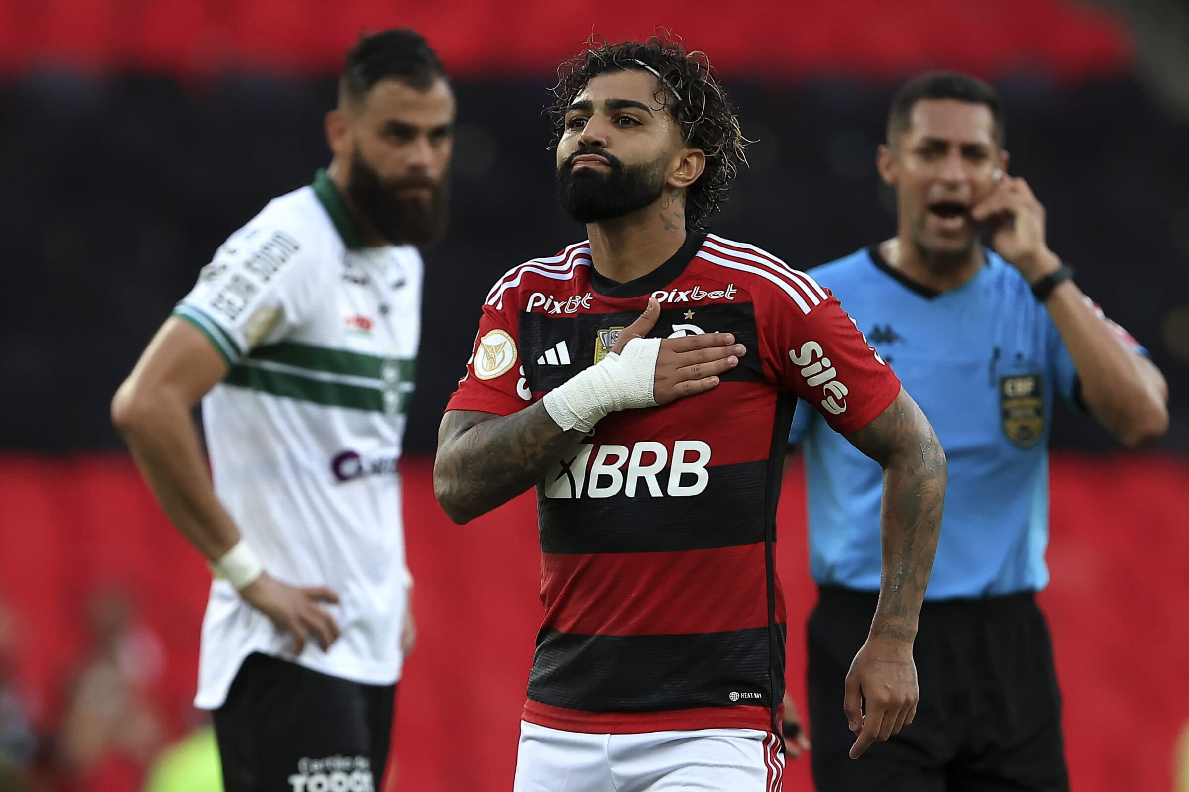 Gabigol é eleito mais chato do ano do Brasileirão e Deyverson fica com título de mais boa praça