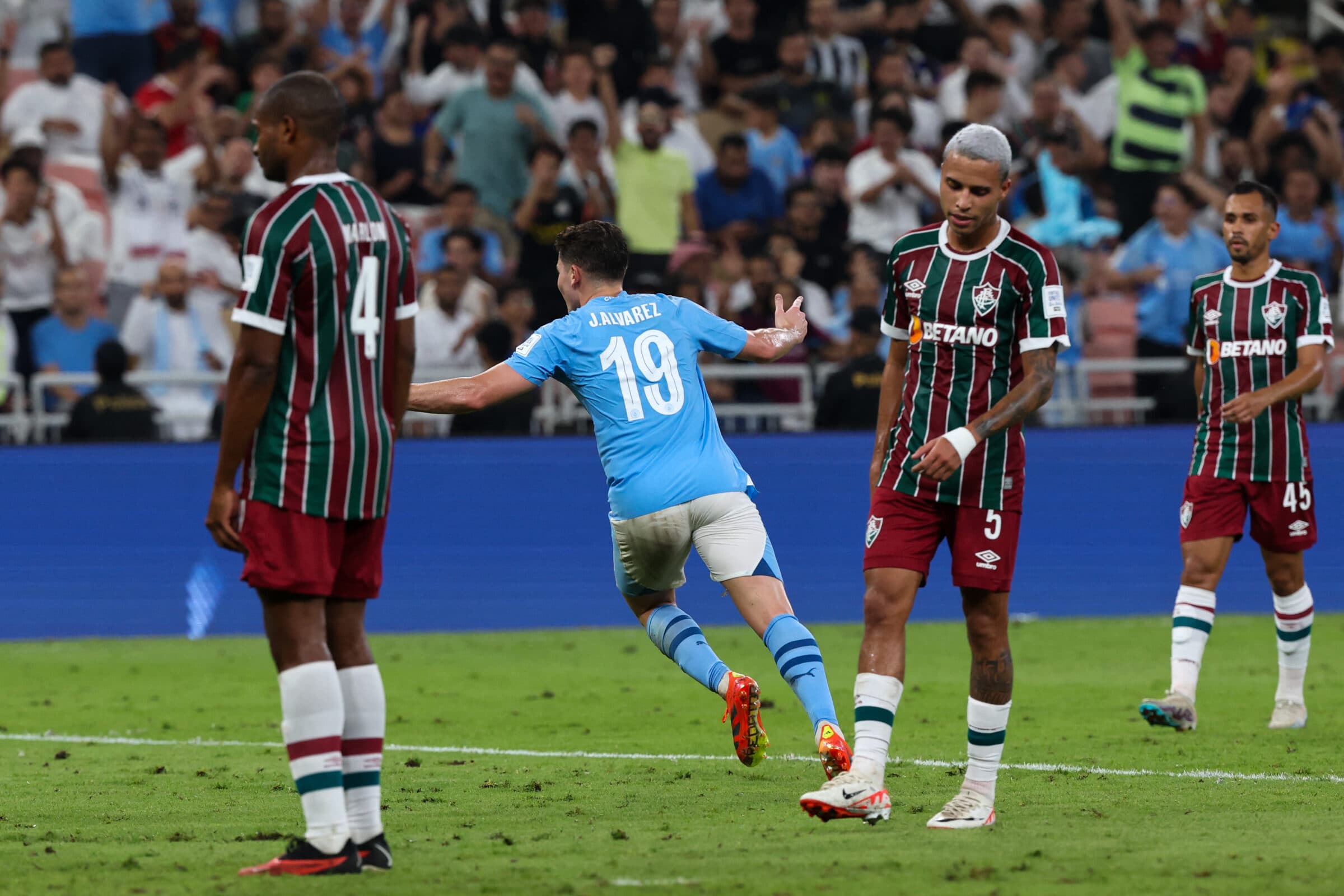 E no Rio não tem outro igual! Manchester City goleia o Fluminense e Flamengo segue sendo o único campeão Mundial