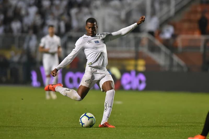 jean lucas, ex-jogador do Flamengo, durante partida do Santos pelo Brasileirão