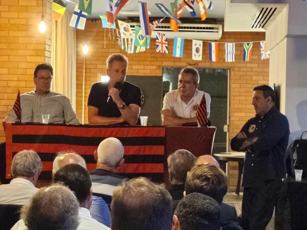 Rodolfo Landim, em reunião com grupo político do Flamengo, defende Marcos Braz