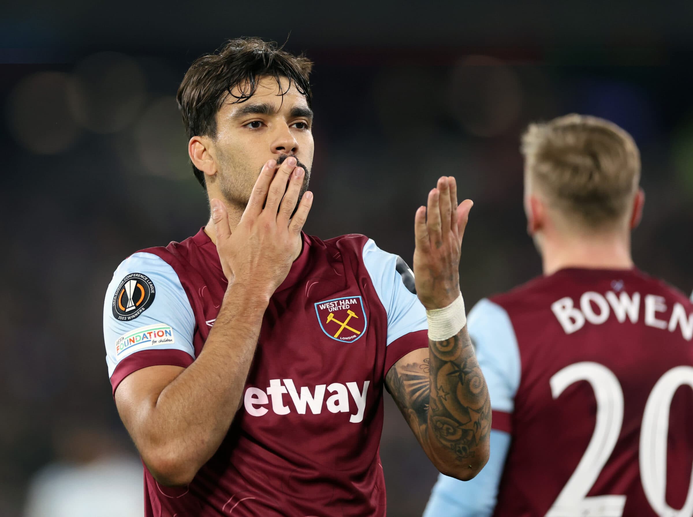 Lucas Paquetá comemora gol do West Ham; meia foi exaltado por Paul Scholes