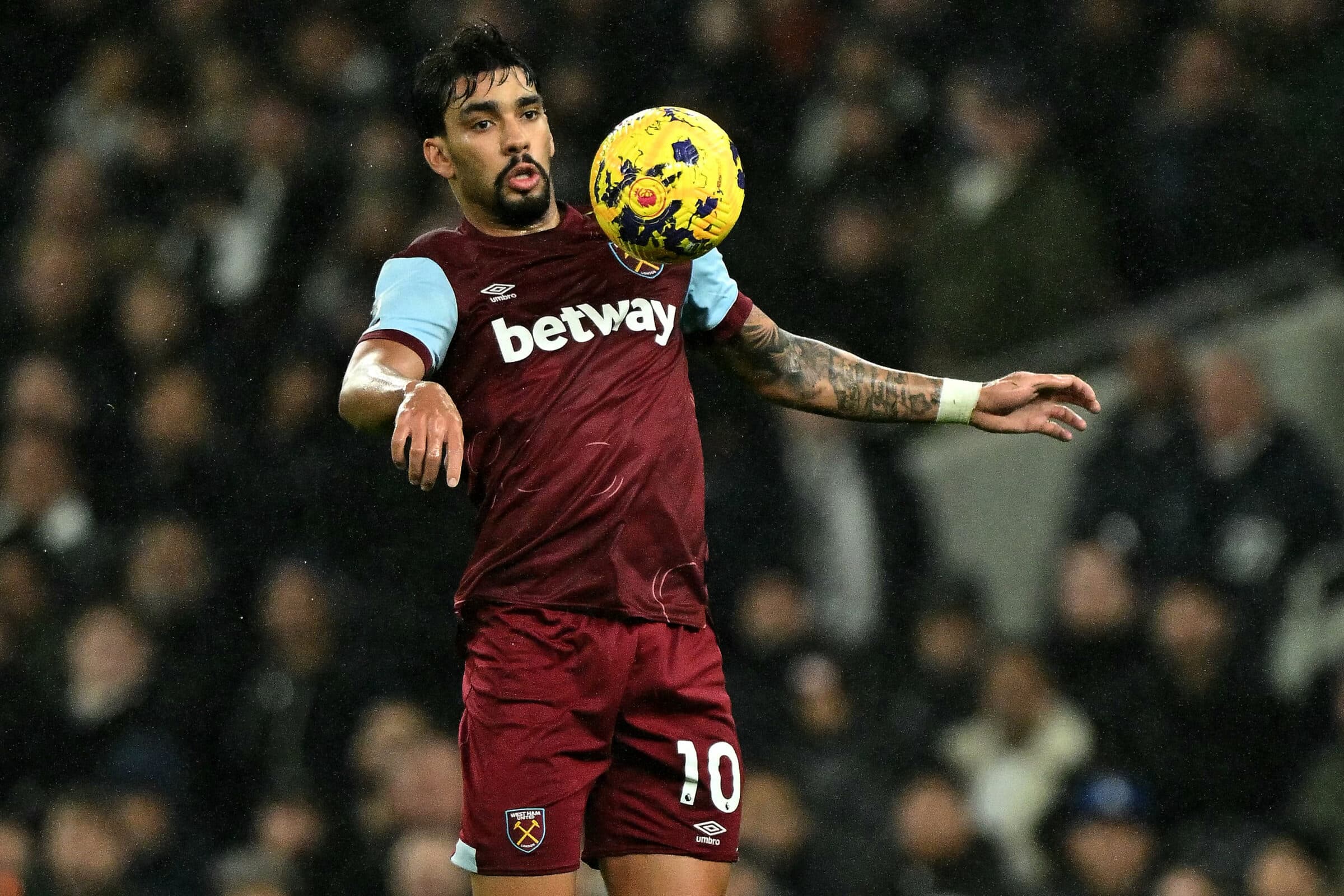 Lucas Paquetá com a camisa do West Ham; meia ex-flamengo é um dos melhores meias da Europa