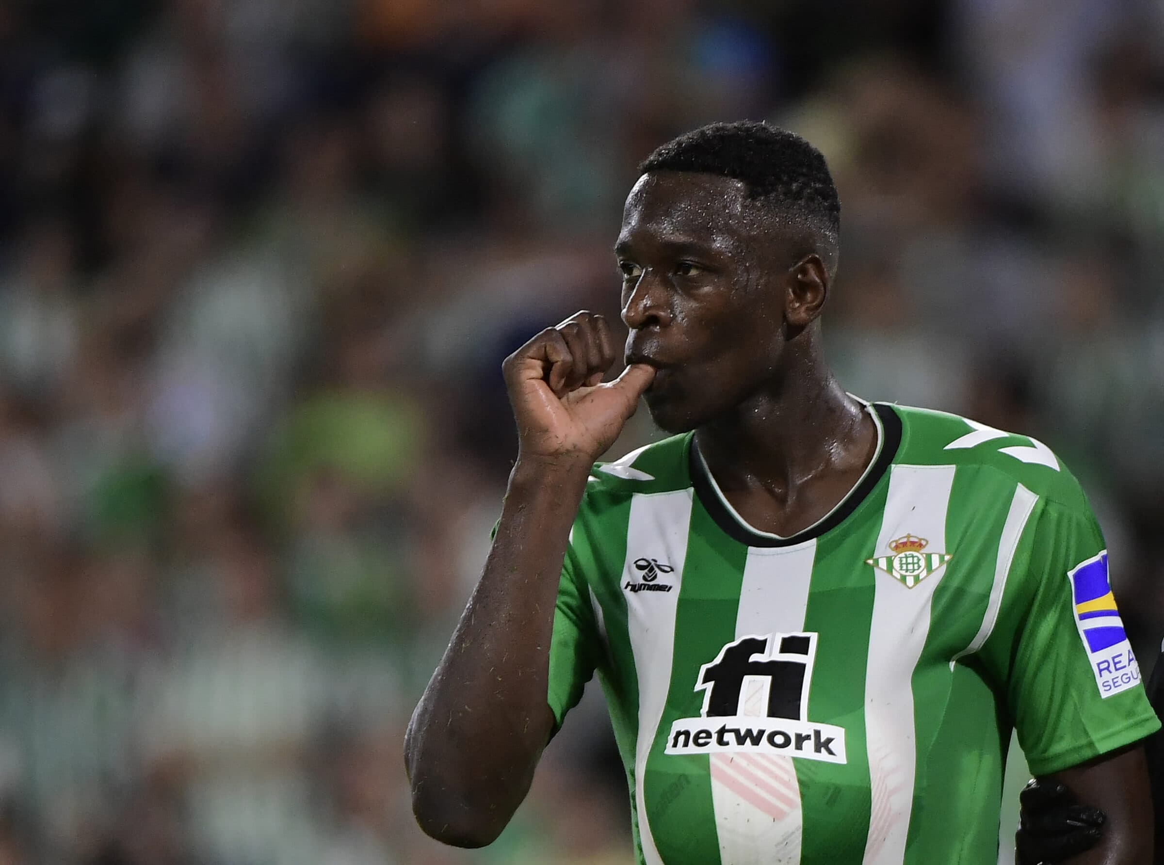 Luiz Henrique comemora gol pelo Real Betis; atacante interessa ao Flamengo