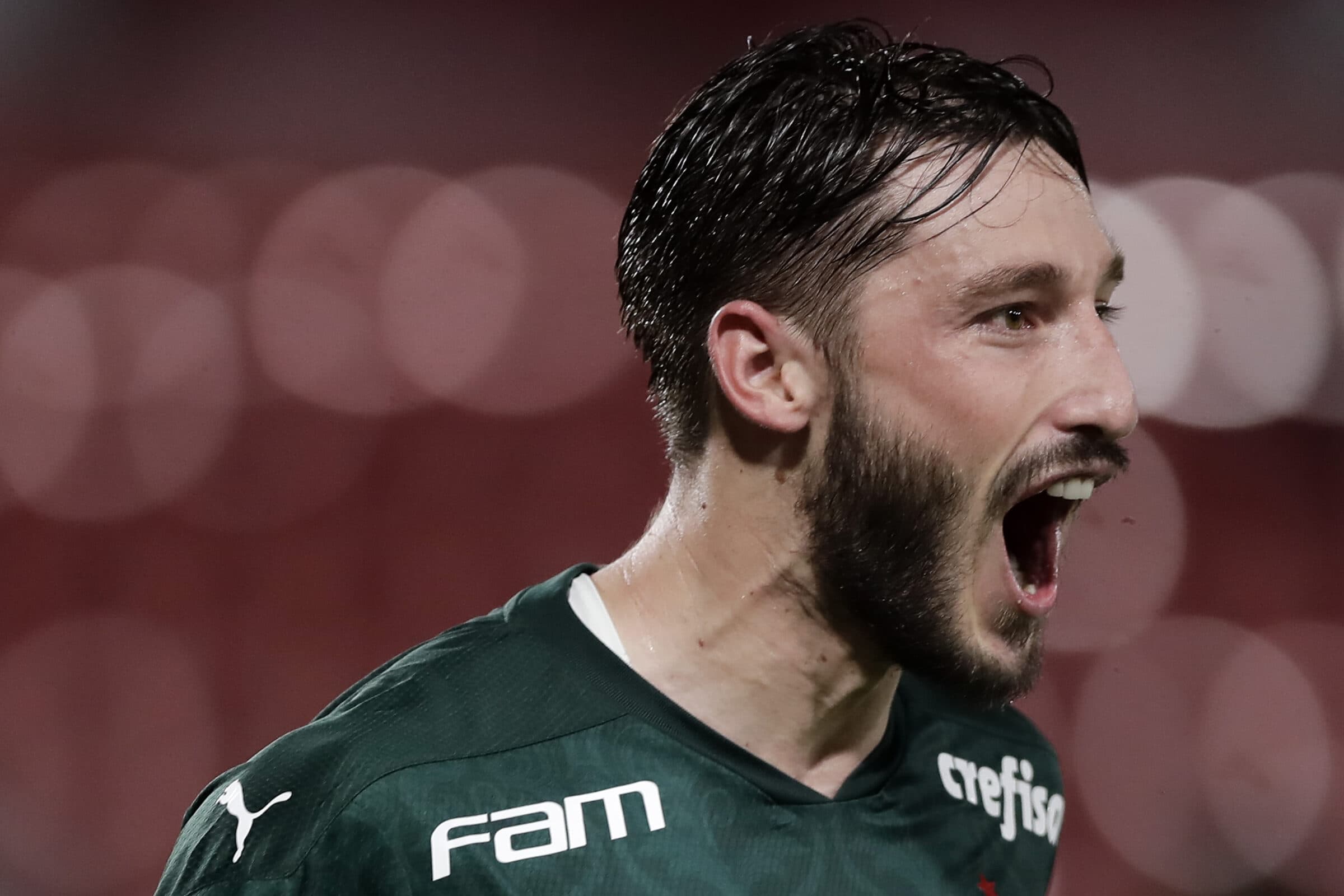 Viña comemora gol com a camisa do Palmeiras; lateral-esquerdo, hoje no Sassuolo, interessa ao Flamengo