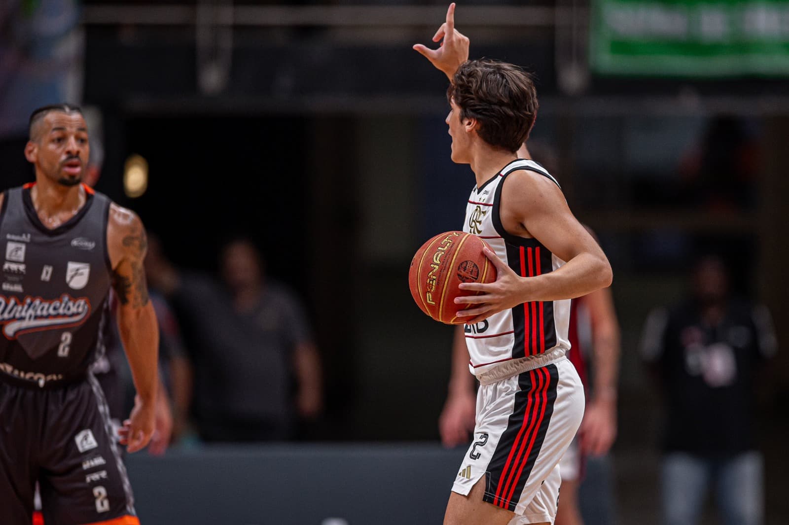 Flamengo e Pinheiros se enfrentam nesta quarta (27), em São Paulo, pelo Novo Basquete Brasil (NBB); veja onde assistir