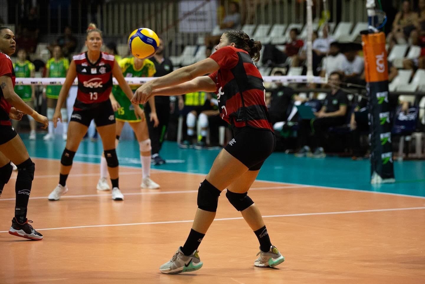 Sesc Flamengo e São Caetano se enfrentam nesta quinta (7) pela Superliga Feminina de Vôlei; veja onde assistir ao vivo