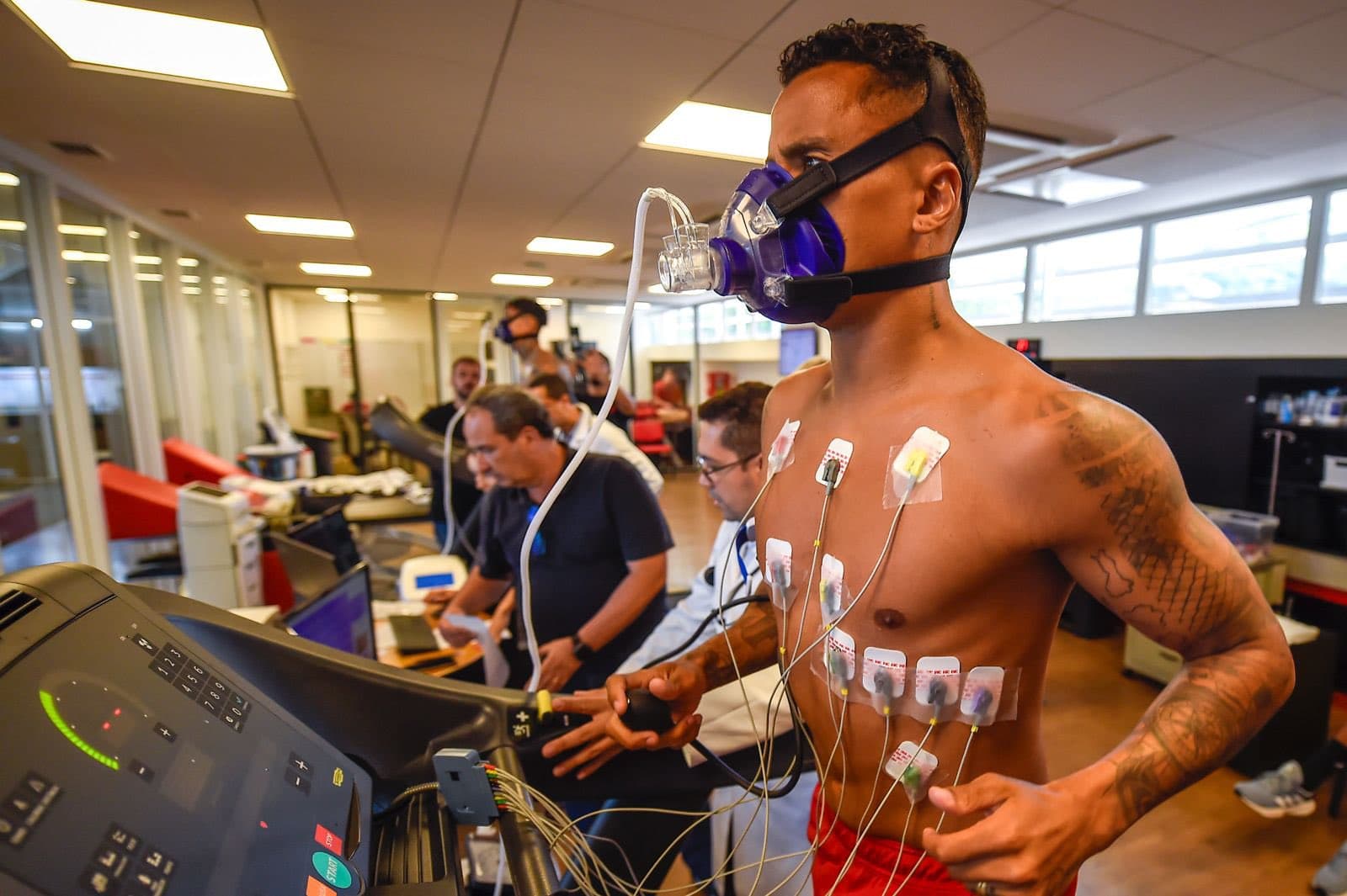 Allan em treino do Flamengo na reapresentação do elenco; time fechou parceria com avanutri para otimizar recuperação dos jogadores