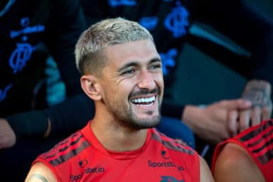 Torcedor do Fluminense passa vergonha ao forçar comparação com Flamengo