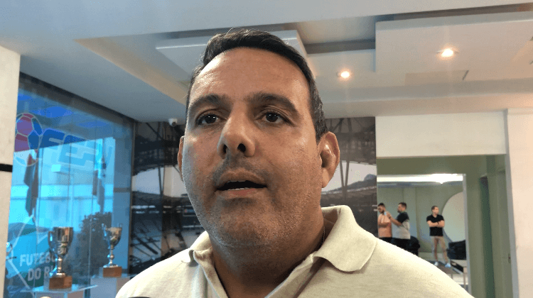 Cacau Cotta, diretor do Flamengo na Gestão Landim, é cobrado por sistema de votação a distância