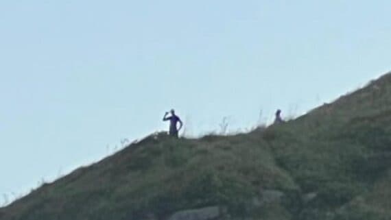 Felipe Motta, do Flamengo, é confundido com ET na Ilha do Mel