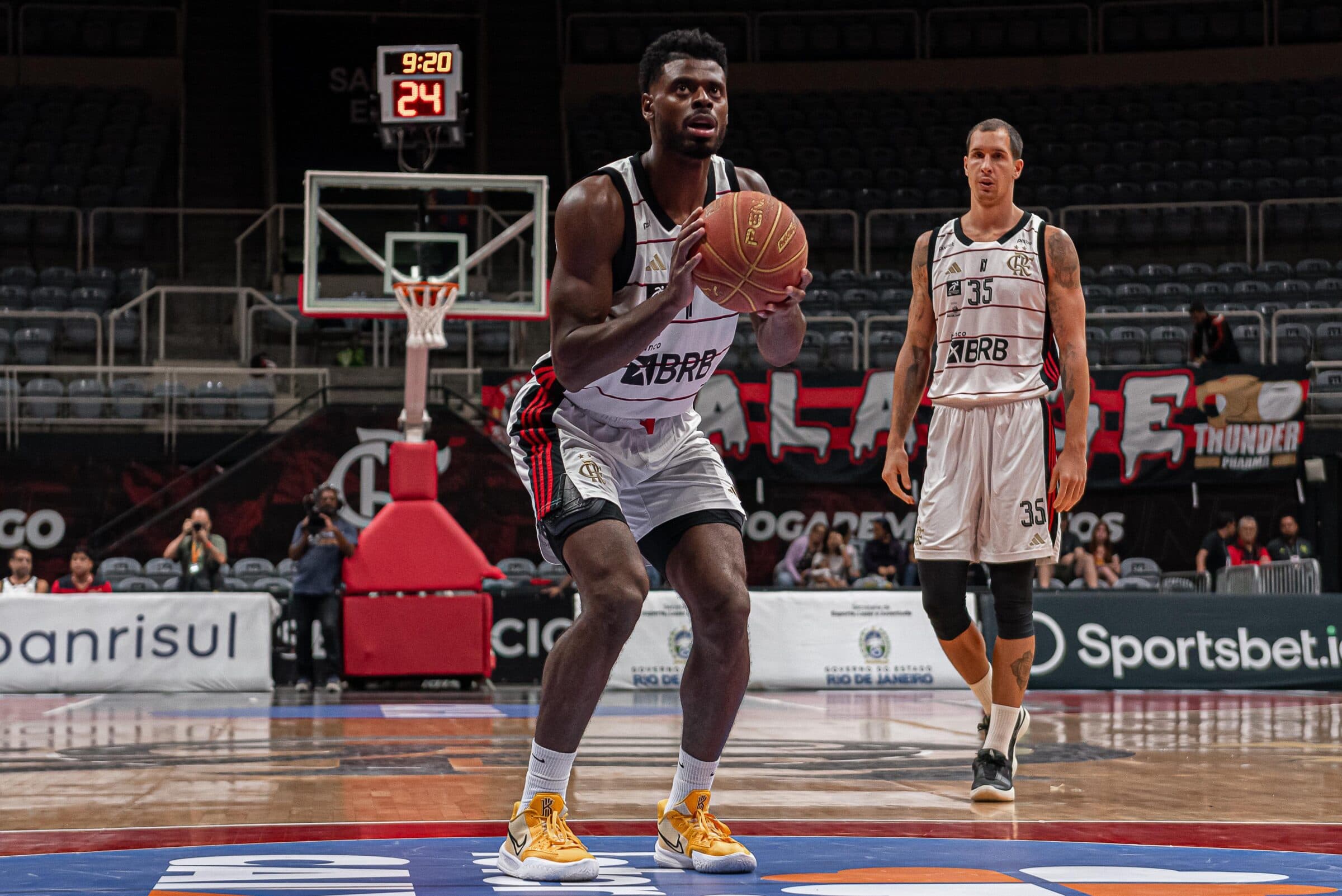 Flamengo x União Corinthians acontece nesta quinta (25) no Maracanãzinho